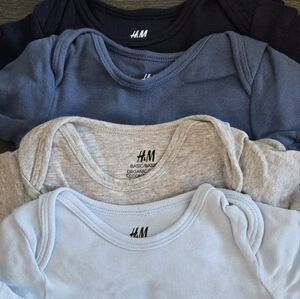 H&M short sleeve onesie tshirts- lot of 4